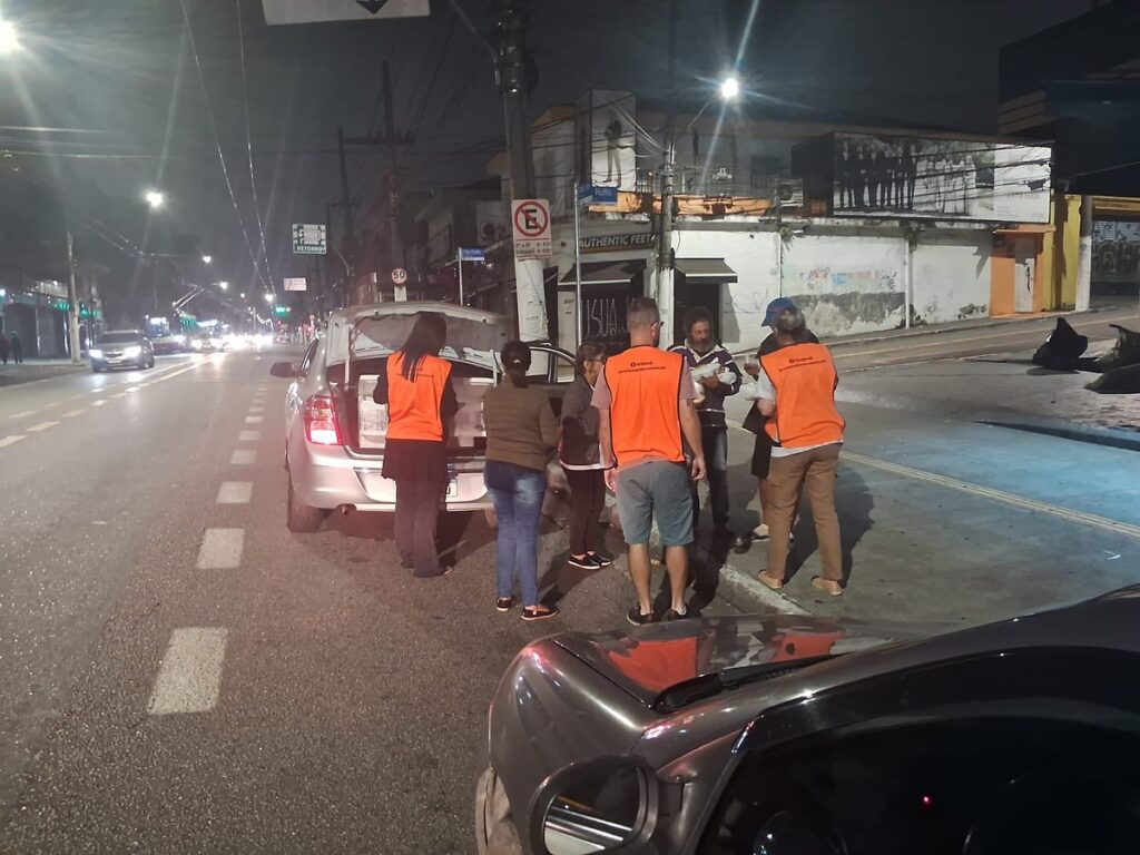 Dom Cícero preside crismas e dialoga com os pobres na Região Belém - Jornal O São Paulo