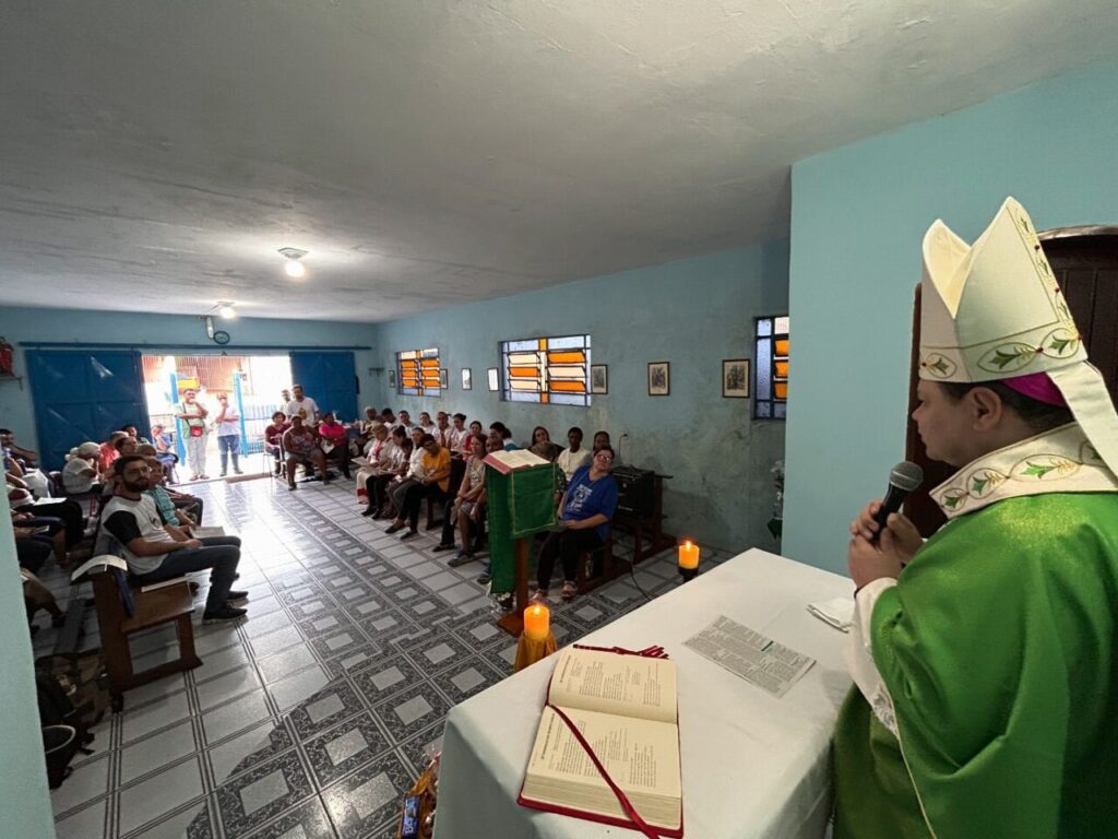 Dom Cícero preside crismas e dialoga com os pobres na Região Belém - Jornal O São Paulo
