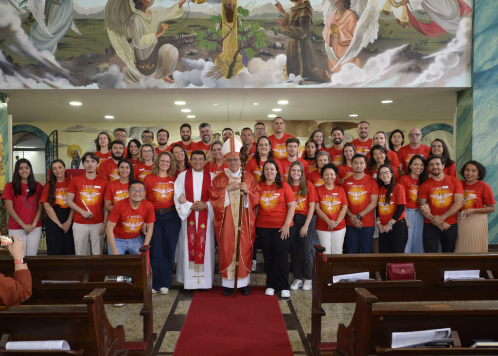 Dom Edilson preside missas com Crismas em paróquias da Lapa - Jornal O São Paulo