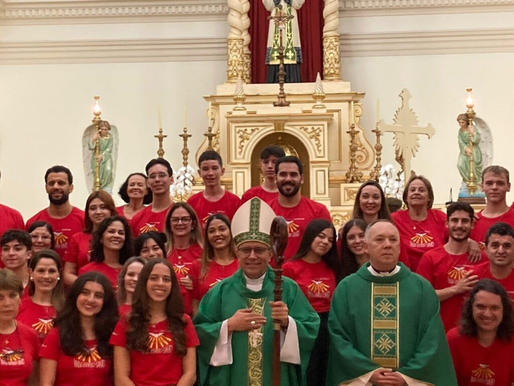 Dom Edilson preside missas com Crismas em paróquias da Lapa - Jornal O São Paulo