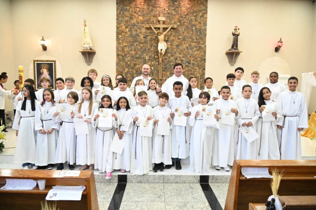 Lapa: Dom Edilson preside missas com Crisma e tem encontro com servidores do altar - Jornal O São Paulo