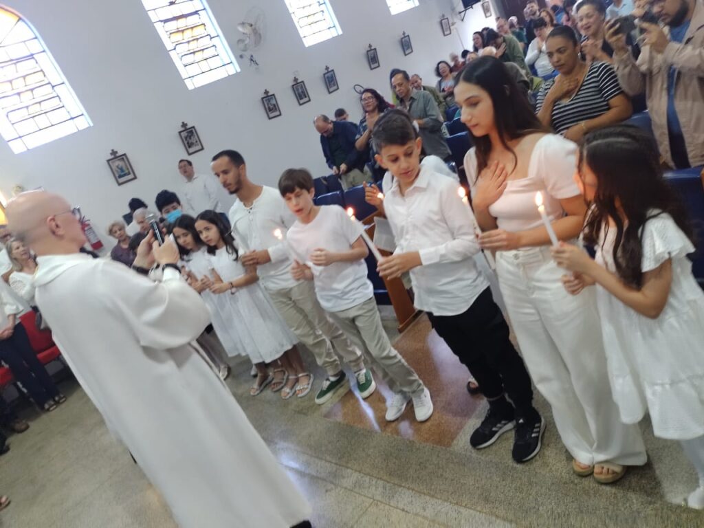 Lapa: Dom Edilson preside missas com Crisma e tem encontro com servidores do altar - Jornal O São Paulo