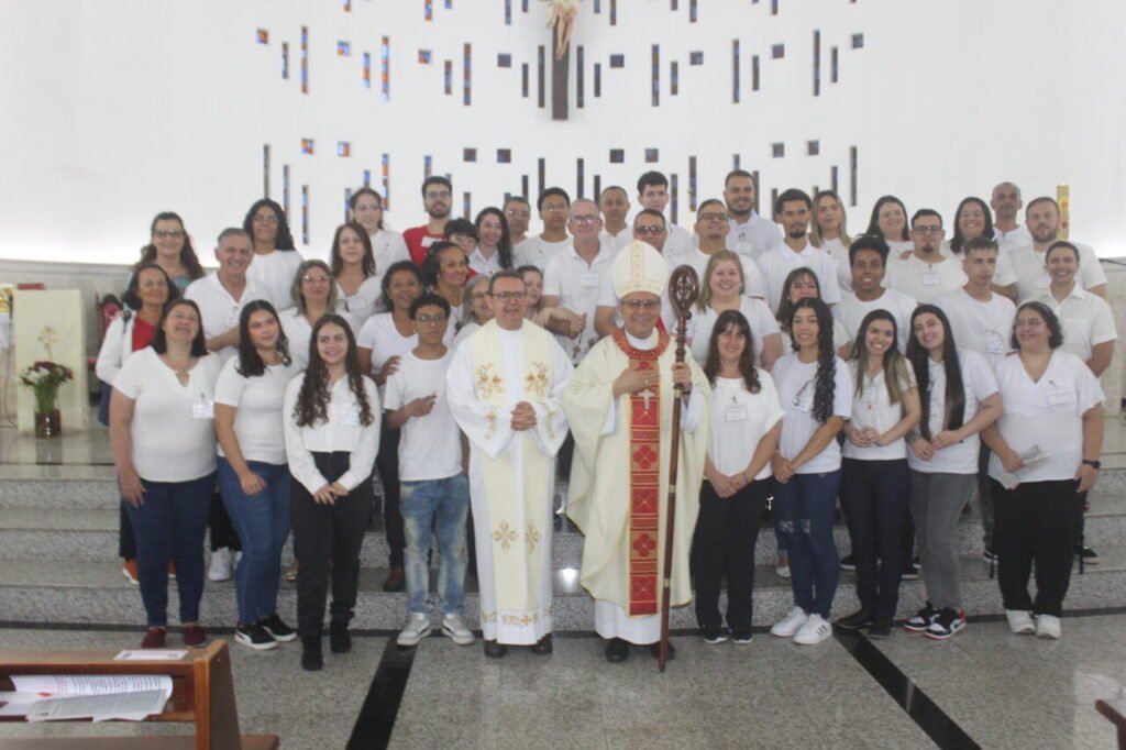 Lapa: Dom Edilson preside missas com Crisma e tem encontro com servidores do altar - Jornal O São Paulo