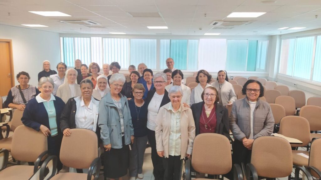 Sé: Crismas, festas de padroeiros e encontro de religiosas consagradas são os destaques - Jornal O São Paulo