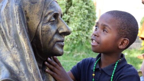 A missão de Irmã Pia gera luz às crianças cegas de Ruanda - Jornal O São Paulo