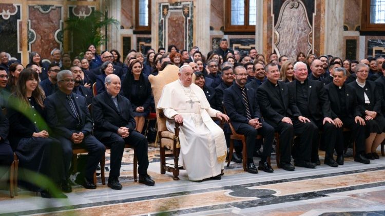 Francisco: é necessário evangelizar também com os meios de comunicação - Jornal O São Paulo