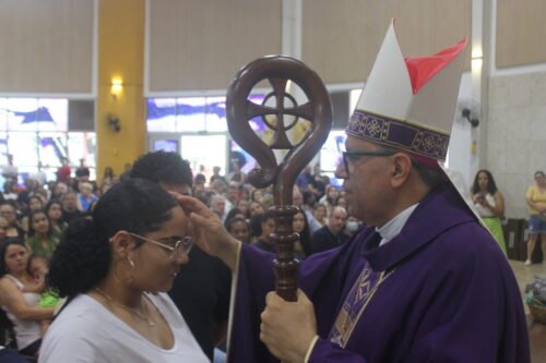 Dom Edilson participa de encontro com MESCs e preside crismas na Lapa - Jornal O São Paulo