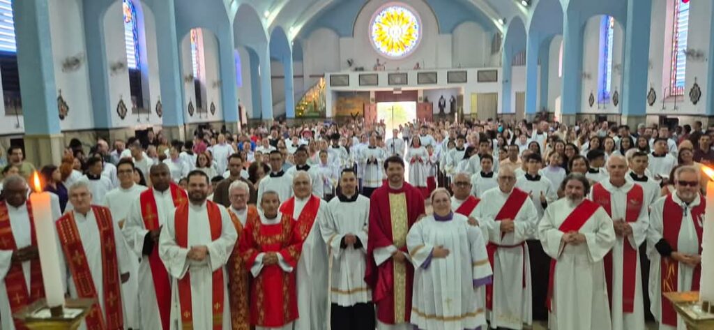 Santana: Crismas e investiduras de cerimoniários são destaques da semana - Jornal O São Paulo