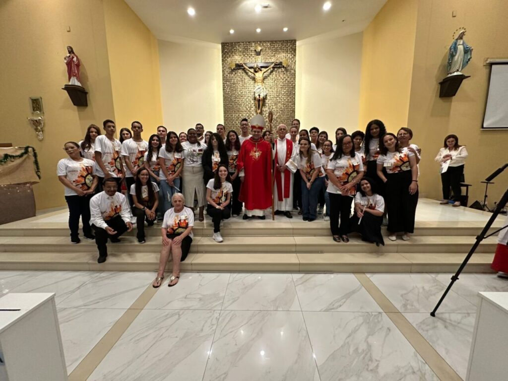 Dom Cícero preside missas com Crismas na Região Belém - Jornal O São Paulo