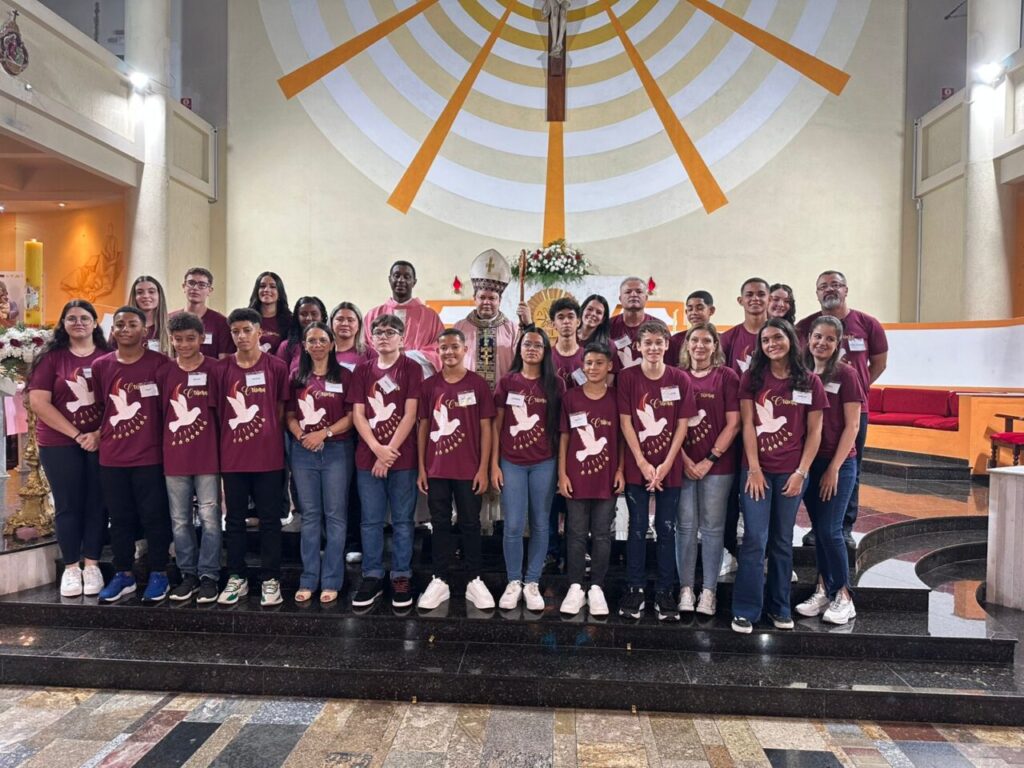 Dom Cícero preside missas com Crismas na Região Belém - Jornal O São Paulo