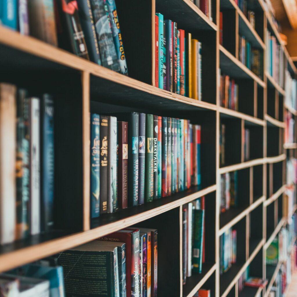 Depois de 15 anos, Suécia reverte a decisão de substituir livros por computadores - Jornal O São Paulo