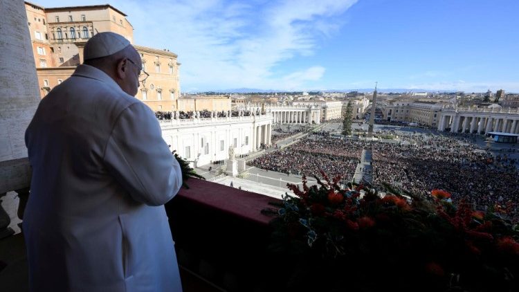 Papa na bênção Urbi et Orbi: ‘Vinde! Jesus é a Porta da Paz’ - Jornal O São Paulo