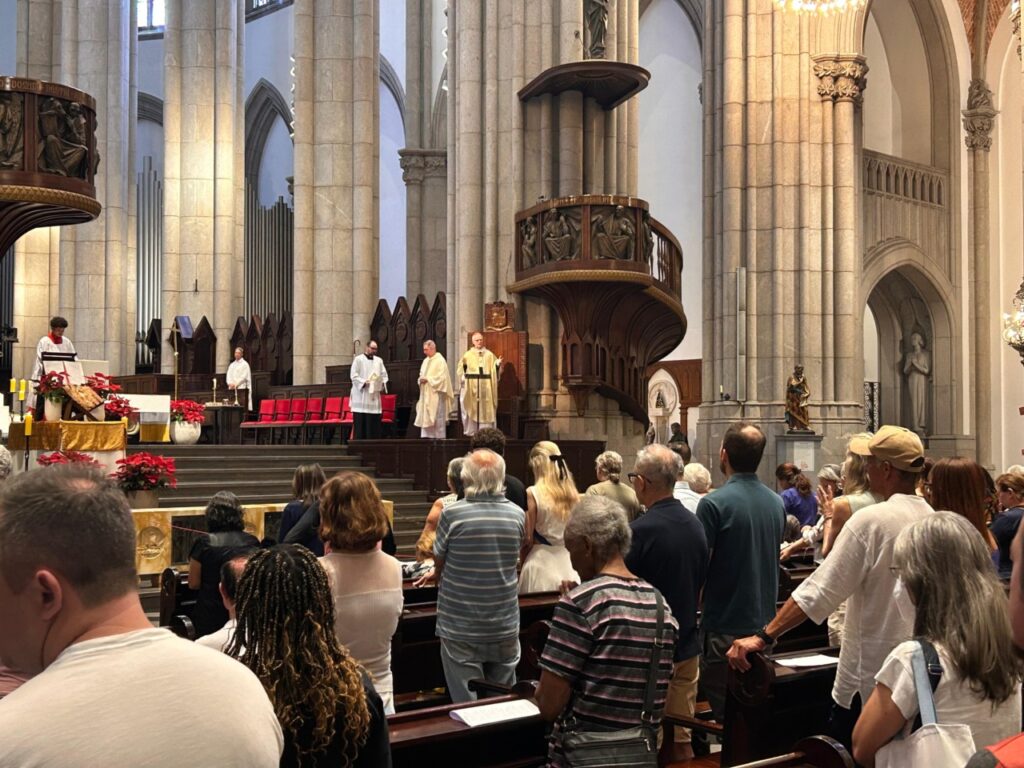 Na Catedral da Sé, fiéis agradecem a Deus pelas graças recebidas em 2024 - Jornal O São Paulo
