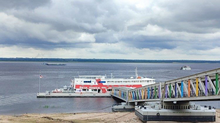 Barco Hospital São João XXIII inicia sua missão levando saúde às comunidades ao longo do Amazonas - Jornal O São Paulo