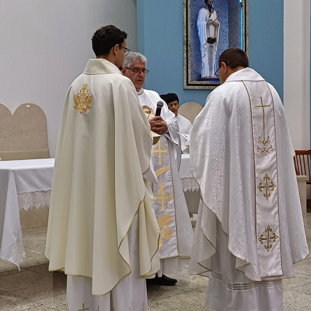 Em Santana, párocos tomam posses em paróquias, e Irmãs Paroquiais de São Francisco se reúnem para o 14º capítulo geral eletivo - Jornal O São Paulo