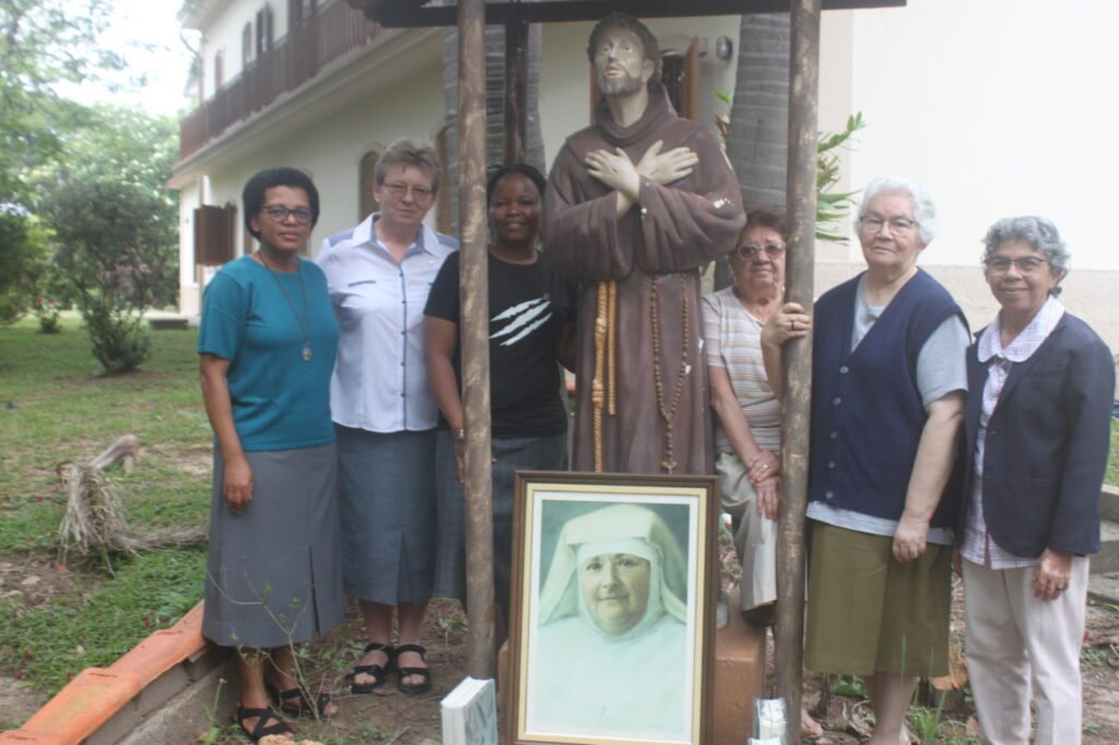 Na Lapa, envio de missionário e comemoração dos 100 anos das Irmãs Franciscanas Missionárias de Maria são destaques - Jornal O São Paulo