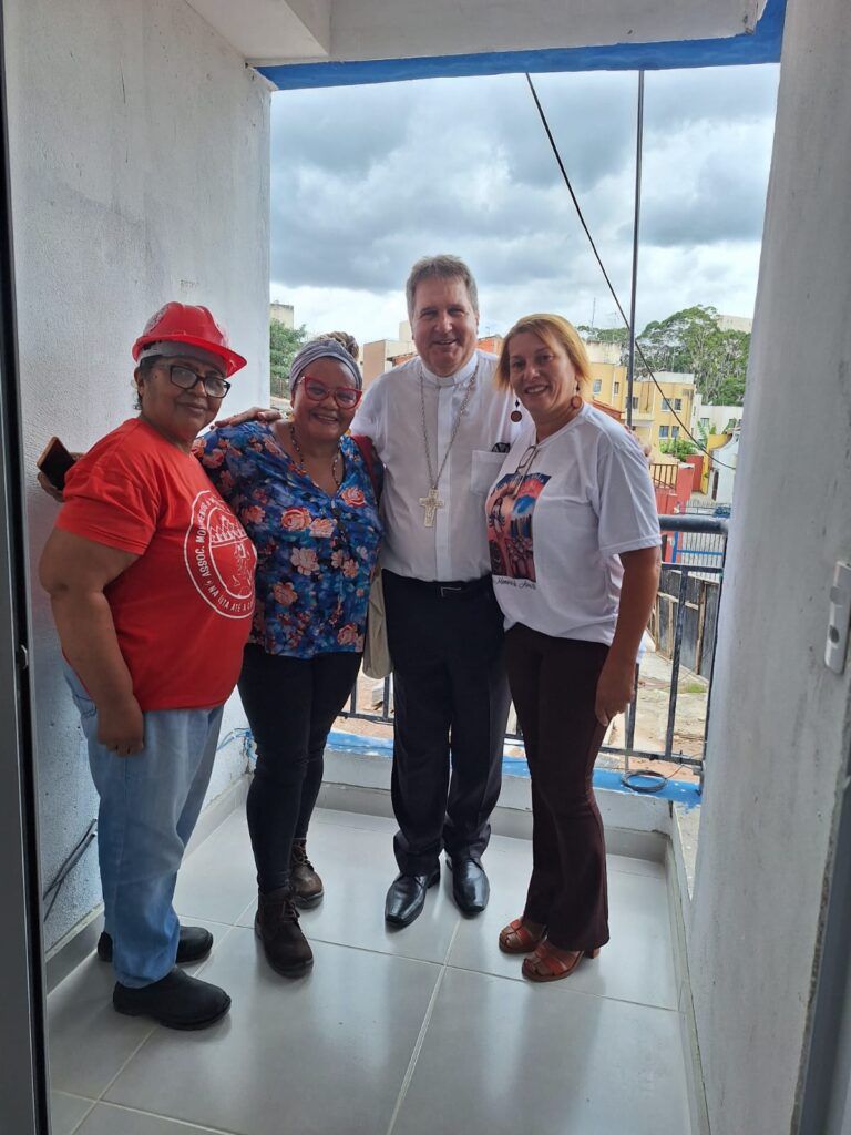 Dom Ângelo visita projeto de habitação apoiado pela Pastoral da Moradia - Jornal O São Paulo