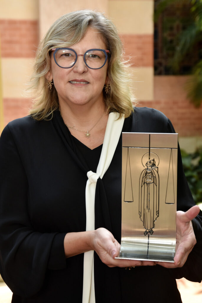 Juristas católicos conferem o Prêmio Santo Ivo à desembargadora Luciana Bresciani - Jornal O São Paulo