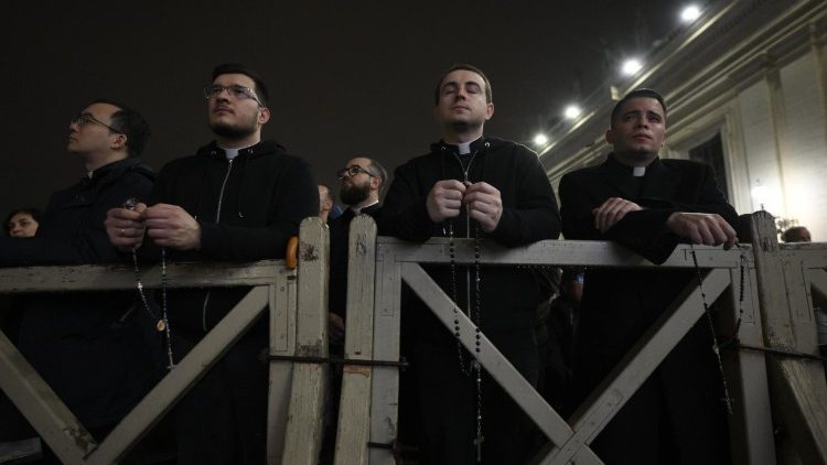 Papa tem melhoria do quadro de saúde, mas médicos ainda falam em ‘estado crítico’  - Jornal O São Paulo