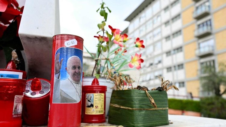 Com o Papa no hospital, eventos cancelados e mensagens de solidariedade - Jornal O São Paulo