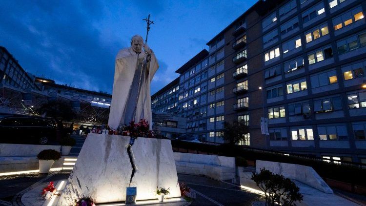 Papa se mantém em condição estável de saúde - Jornal O São Paulo
