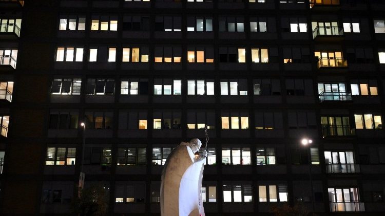 Apesar de crítica, a condição de saúde do Papa permanece estável - Jornal O São Paulo