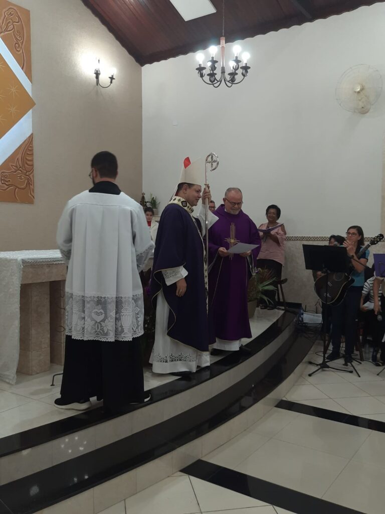 Dom Cícero dá posse a padres e preside ordenação diaconal - Jornal O São Paulo