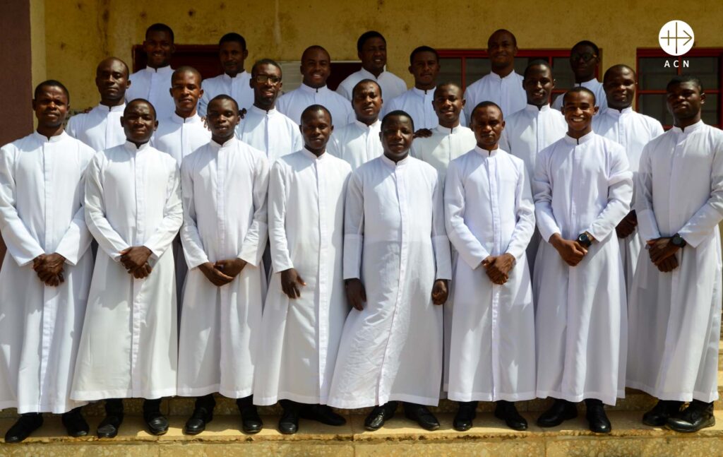 Sequestro de mais dois padres agrava crise na Nigéria - Jornal O São Paulo