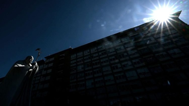 Com saúde estável, Papa recebe as cinzas no Hospital Gemelli em Roma - Jornal O São Paulo