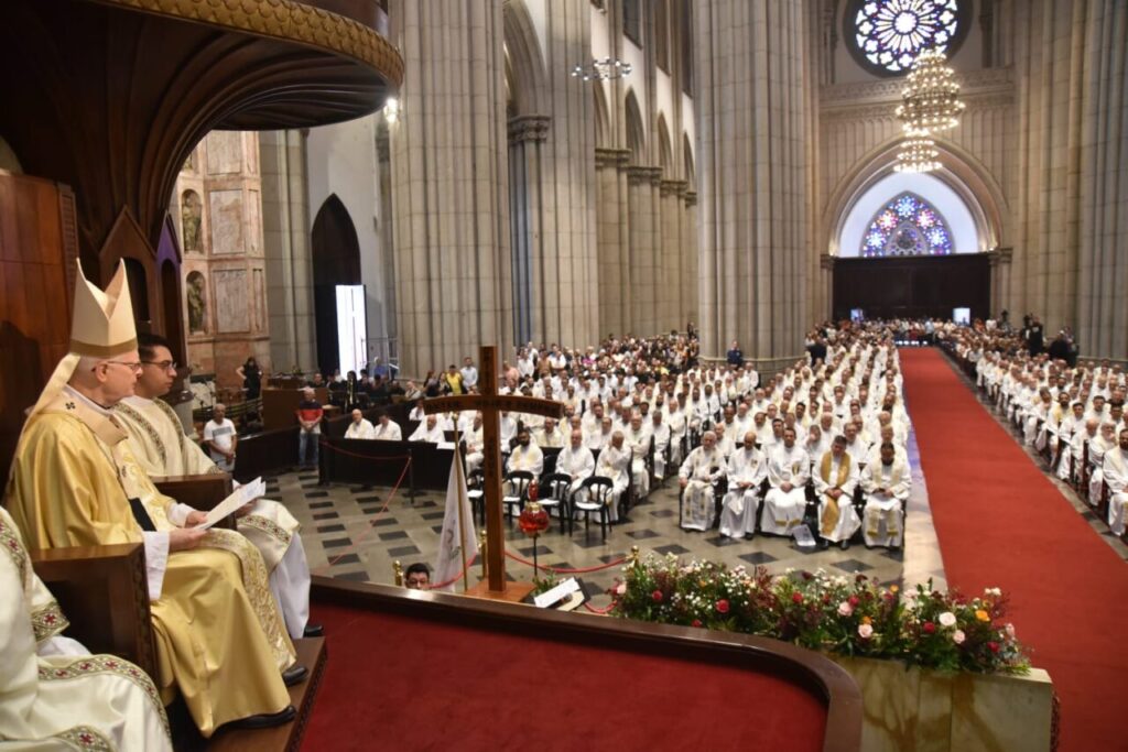 Na Missa do Crisma, Dom Odilo exorta sacerdotes a caminhar ‘em comunhão e unidos à Igreja’ - Jornal O São Paulo