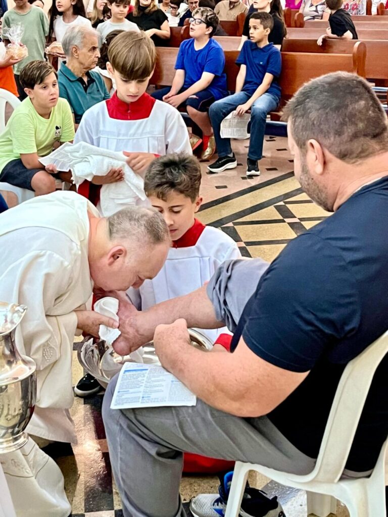 Dom Carlos Lema preside a Vigília Pascal na Paróquia Nossa Senhora do Monte Serrate - Jornal O São Paulo