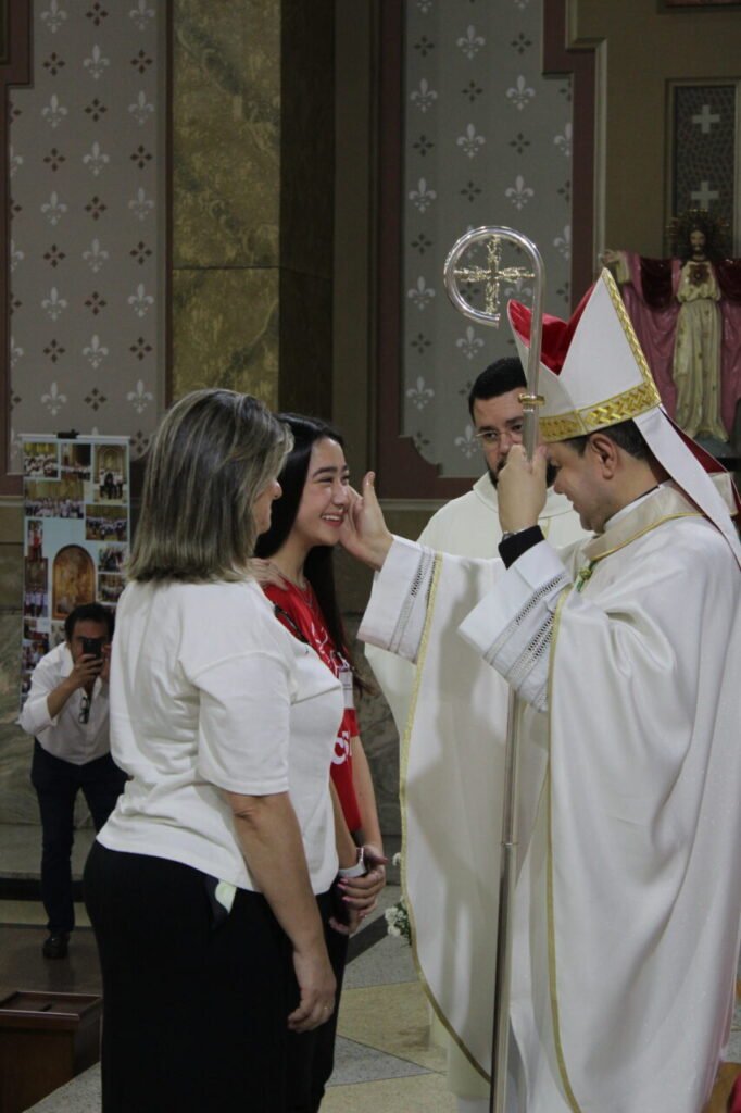 No Belém, Dom Cícero preside Crisma e Padre Julio festeja 40 anos de sacerdócio - Jornal O São Paulo