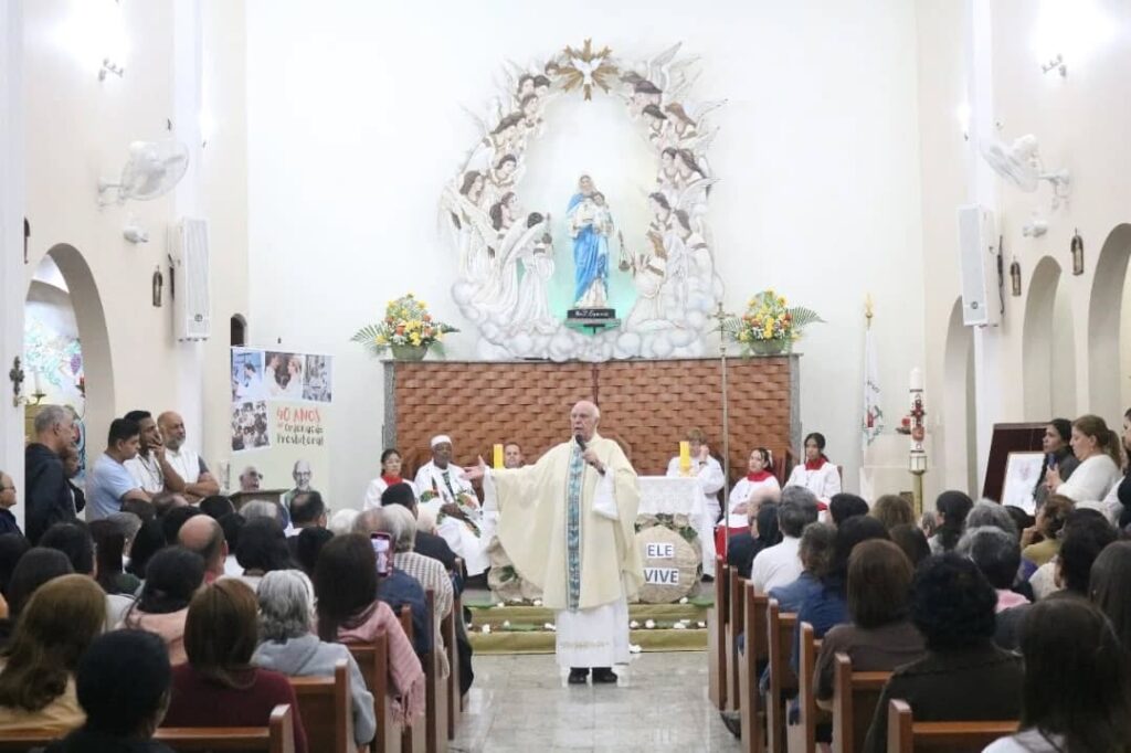 No Belém, Dom Cícero preside Crisma e Padre Julio festeja 40 anos de sacerdócio - Jornal O São Paulo
