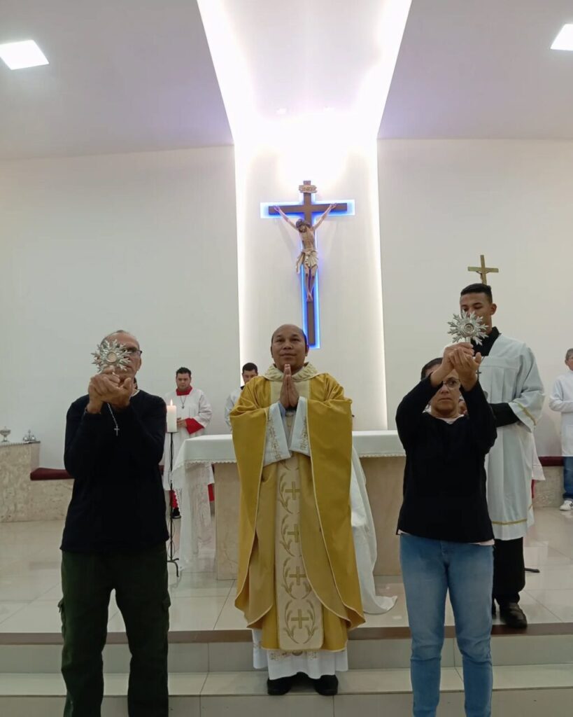 No Belém, Dom Cícero preside Crisma e Padre Julio festeja 40 anos de sacerdócio - Jornal O São Paulo