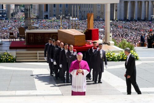 Roma e seus peregrinos se despedem do Papa Francisco - Jornal O São Paulo