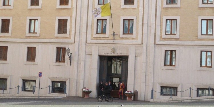 Papa mantém condição estável de saúde e tem ritmo moderado de trabalho - Jornal O São Paulo