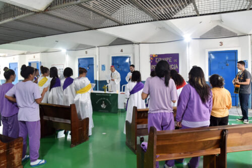 Dom Rogério preside missa com o rito do lava-pés em unidade da Fundação Casa - Jornal O São Paulo