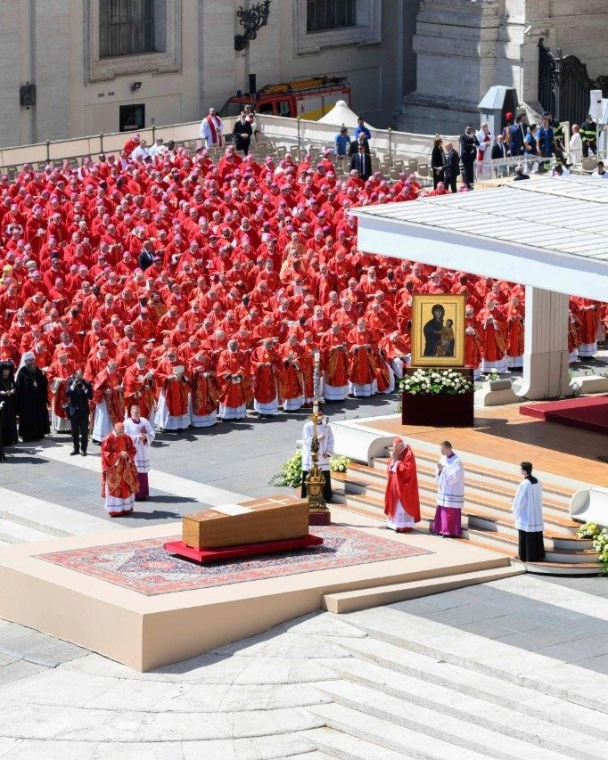 Na Missa de Exéquias, Cardeal Re recorda o legado de Francisco à Igreja e à humanidade - Jornal O São Paulo