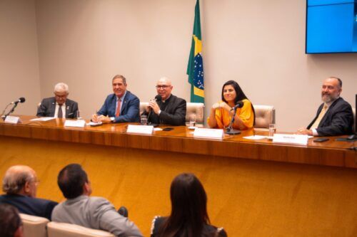 CNBB aproxima a Doutrina Social da Igreja de parlamentares com promoção de Seminário no Congresso Nacional - Jornal O São Paulo