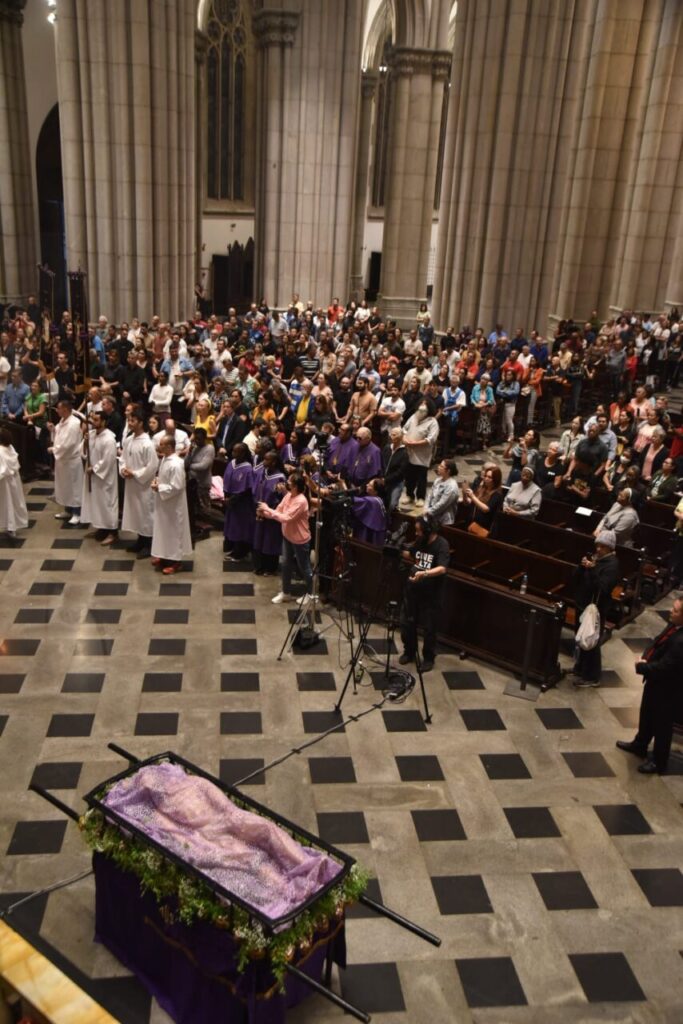 Na Catedral da Sé, fiéis meditam sobre as últimas palavras de Jesus na cruz - Jornal O São Paulo