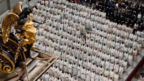 Papa pede a sacerdotes uma entrega a Deus radical, gratuita e discreta - Jornal O São Paulo