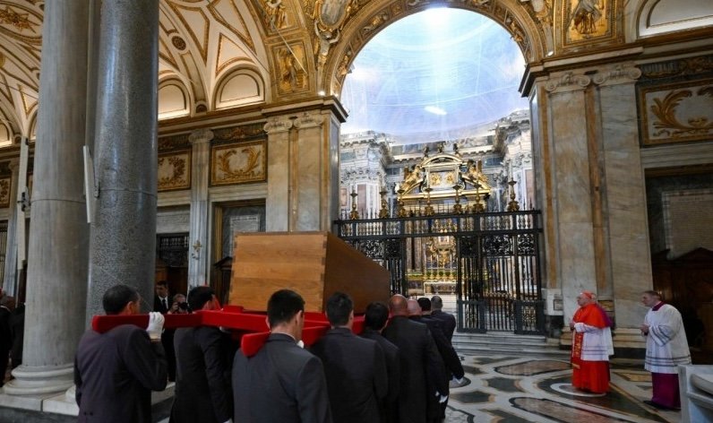 Pelas ruas de Roma, o último adeus ao Papa Francisco - Jornal O São Paulo