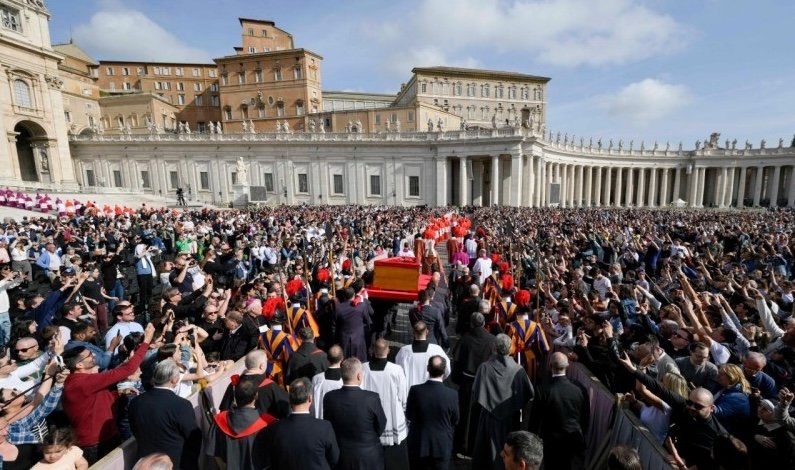 Começa o funeral do Papa Francisco - Jornal O São Paulo