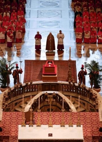 Começa o funeral do Papa Francisco - Jornal O São Paulo