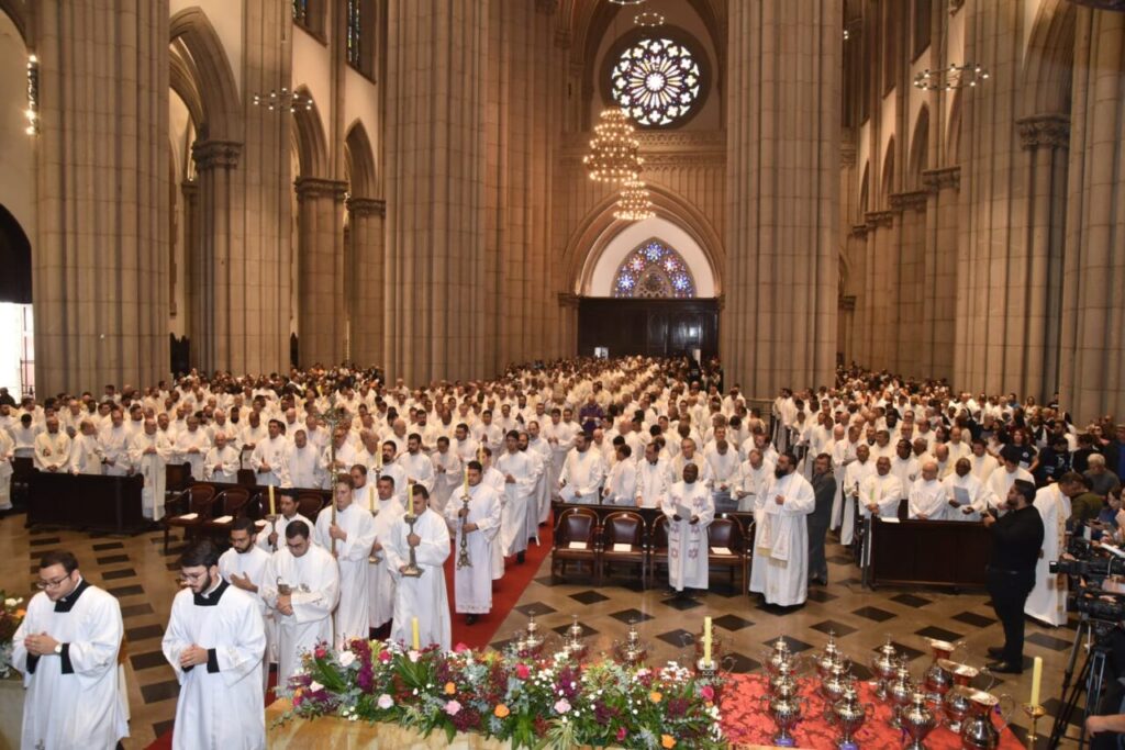 Na Missa do Crisma, Dom Odilo exorta sacerdotes a caminhar ‘em comunhão e unidos à Igreja’ - Jornal O São Paulo