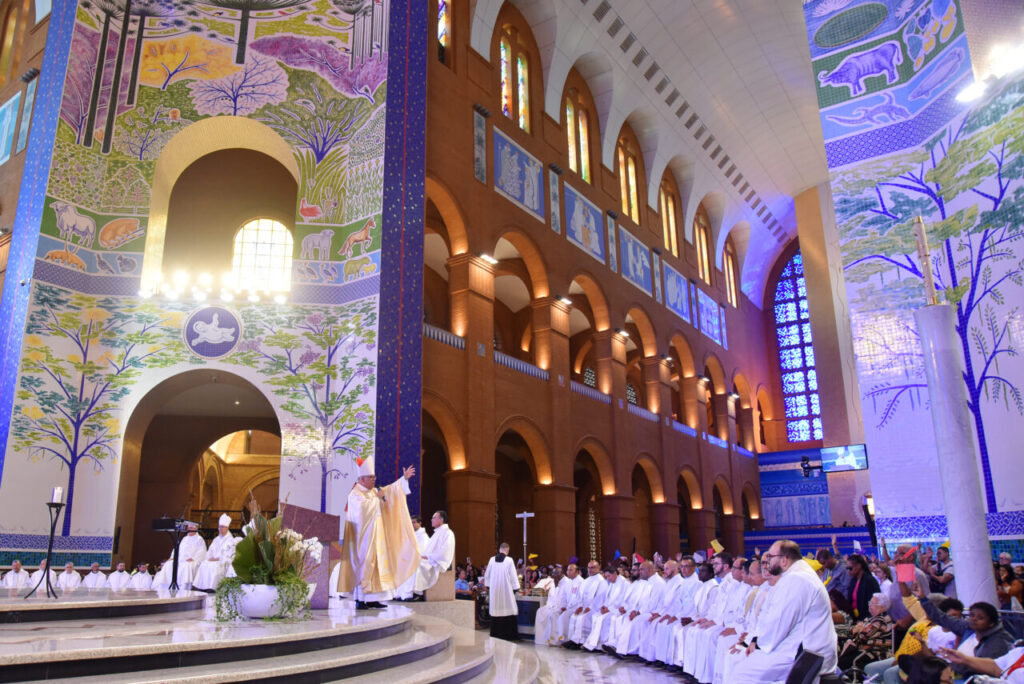 Na ‘Casa da Mãe’, peregrinos da Arquidiocese reanimam a esperança e rezam pelo Conclave - Jornal O São Paulo