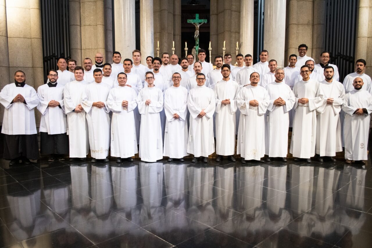 Em peregrinação jubilar, 12 seminaristas receberão os ministérios de leitor e acólito - Jornal O São Paulo
