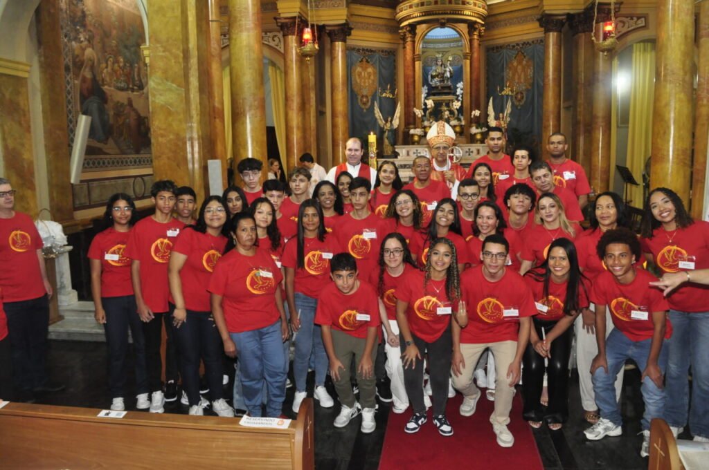 Crismas e iniciativas de colégio católico e das pastorais do Menor e Familiar são destaques na Sé - Jornal O São Paulo