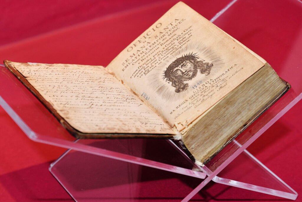 Exposição no MAS-SP recorda a contribuição da Igreja para a arte da encadernação - Jornal O São Paulo