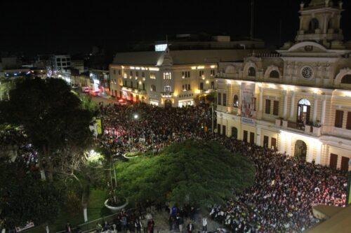 Peru: milhares de fiéis comemoram a eleição do Papa Leão XIV - Jornal O São Paulo